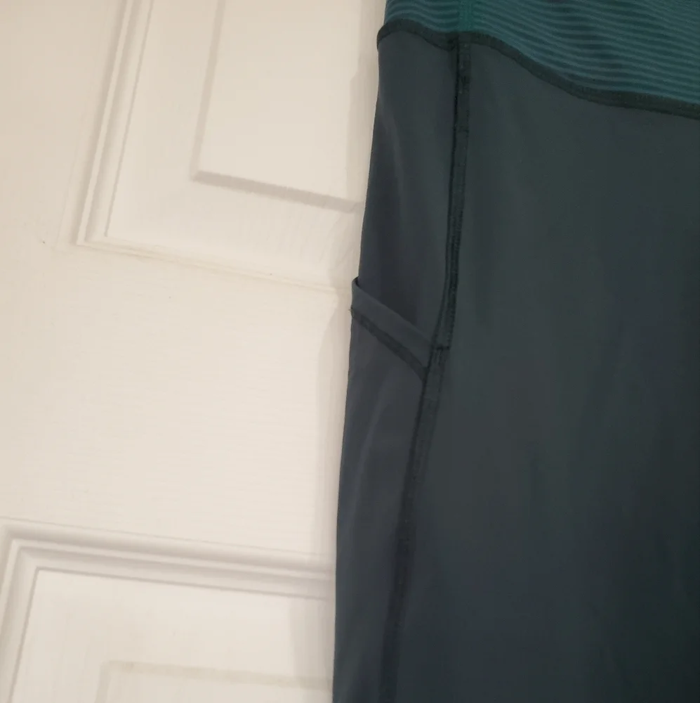 Lululemon Rebel Runner Crop Dark Fuel  Forage Teal Size:6